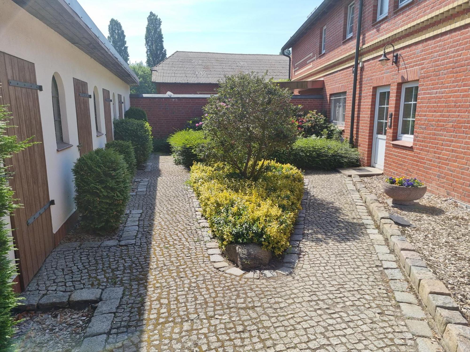 Ferienwohnungen Springer In Schoenefeld Ot Grossziethen Div Apartments Fuer Bis Zu 6 Personen Eksteriør billede